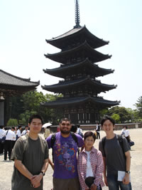 Lee,%20Jeffrey_Group%20Picture%20with%20our%20EGG%20guide%20in%20Nara%20in%20front%20of%20Kofukuji%20Pagoda